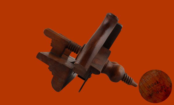 <p>This tool belonged to brother Abondius (Élie Piché), a carpenter from Collège Saint-Laurent.</p> 